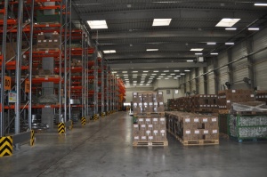 Az új logisztikai központ 10 000 m2 alapterületű és 12 000 raklap tárolására alkalmas