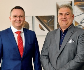 Balról: Kiss Péter, a Metrans-csoport egyik vezető tisztségviselője és Zahalka Attila, a METRANS Danubia Kft. értékesítési vezetője