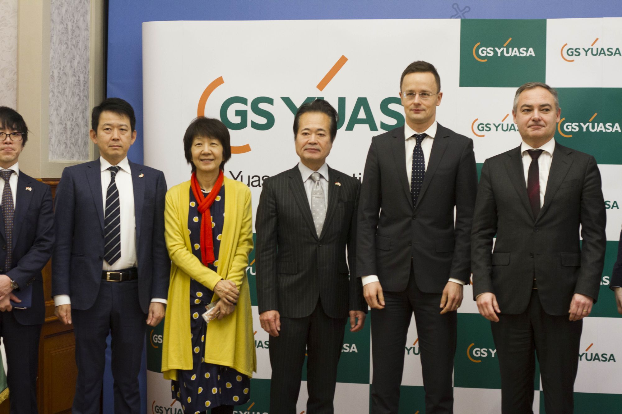 Makoto Yoda, a GS Yuasa Corporation vezető tanácsadója és Szijjártó Péter külgazdasági és külügyminiszter a GS Yuasa miskolci akkumulátor gyárának építését bejelentő sajtótájékoztatón, 2018. január 11-én (Fotó: KKM)